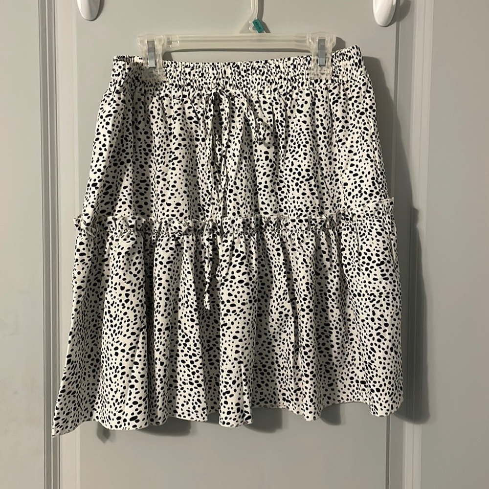 Shein | Size 6 | Black and White Ruffle Hem Knot Front Skirt